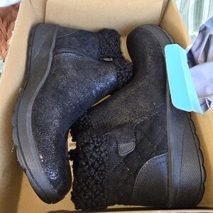 NEW Bzees Ankle Boots